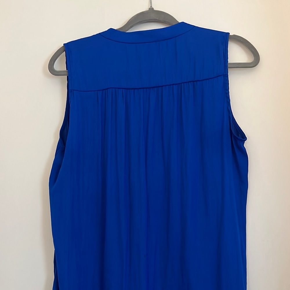 Vince Camuto Blue Sleeveless Silky Blouse - Size M! - Picture 4 of 4